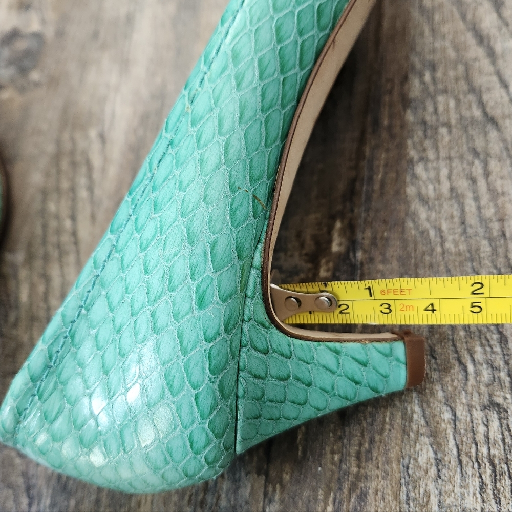 SOLD!! kate spade Mint Green Textured Pointed Toe Pumps - Picture 13 of 15